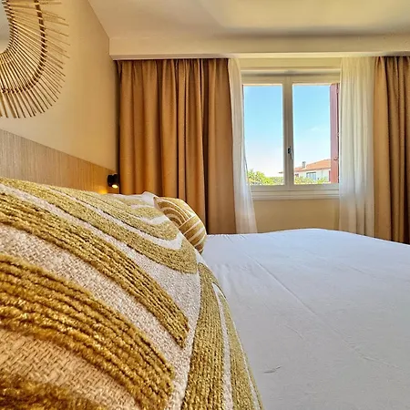 Hotel & Bleues Orhoitza 3*